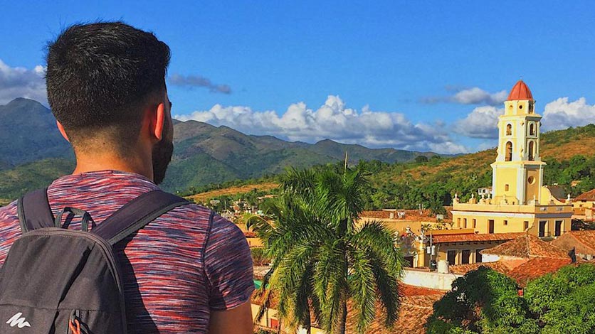 Student studying abroad in Cuba looks at building in distance